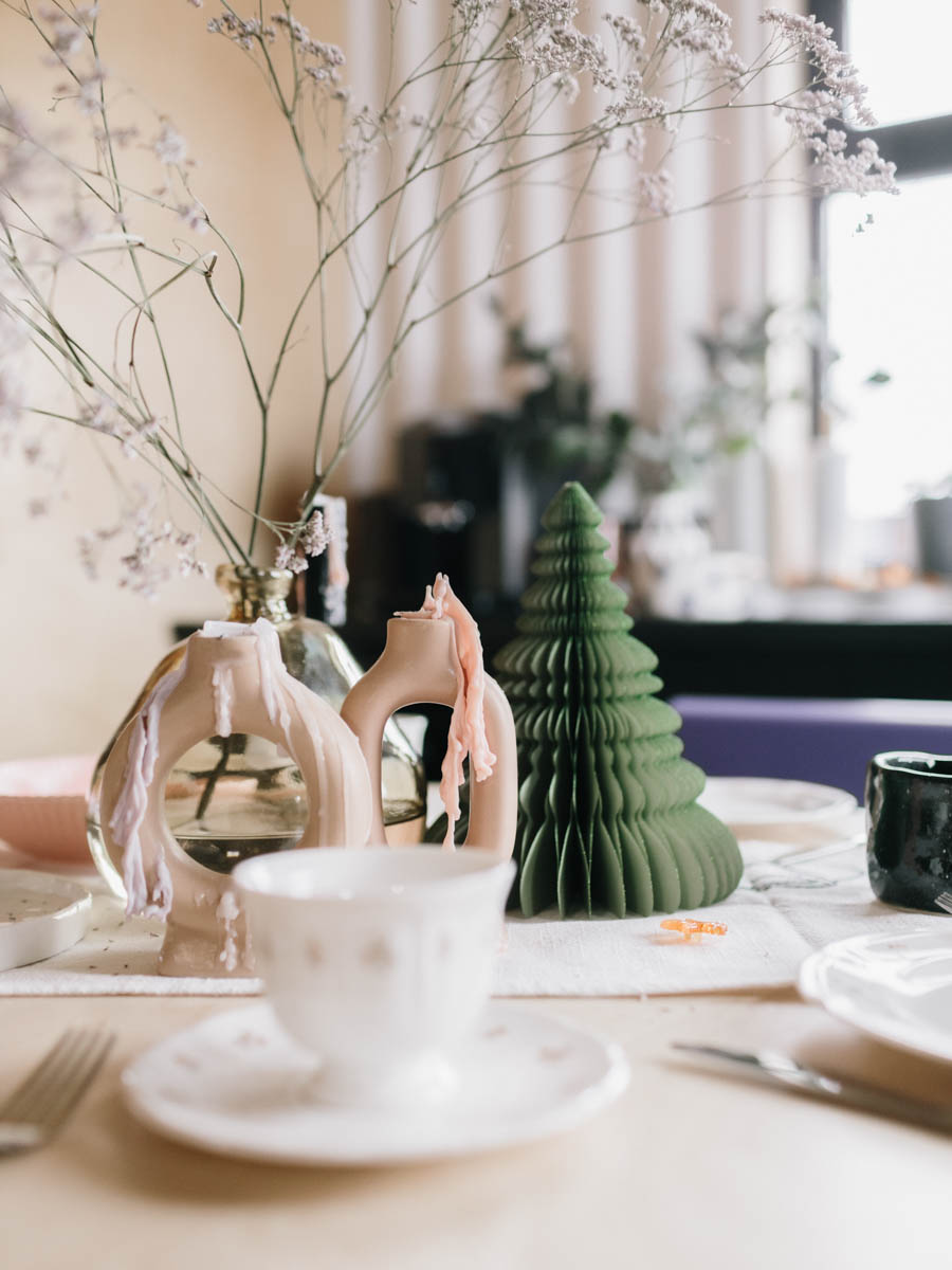 Если Суздаль уже мейнстрим, то новым трендом становится Менчаково — село в 8 километрах от древнего города. Живой населенный пункт вдруг приобрел особое значение благодаря открывшейся там в 2024 году арт-резиденции. «Ключ-Медиа» пообщался с ее владельцем Владимиром Инякиным, чтобы узнать больше о новой культурной локации на карте России.