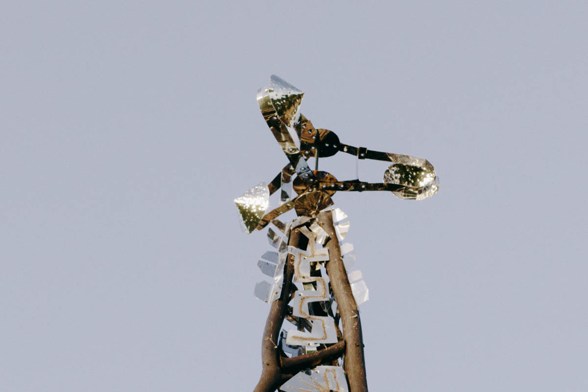 Если Суздаль уже мейнстрим, то новым трендом становится Менчаково — село в 8 километрах от древнего города. Живой населенный пункт вдруг приобрел особое значение благодаря открывшейся там в 2024 году арт-резиденции. «Ключ-Медиа» пообщался с ее владельцем Владимиром Инякиным, чтобы узнать больше о новой культурной локации на карте России.