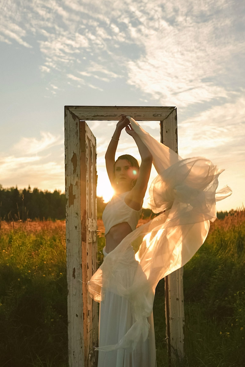 Певица из Коврова YASAKOVA, поразившая три года назад Сергея Лазарева и Елену Ваенгу на шоу «Ну-ка, все вместе», выпустила собственный сингл. Яна Ясакова поделилась сокровенной историей о непростых отношениях. Трек «Лабиринты», шесть лет ожидавший своего часа, уже доступен к прослушиванию.