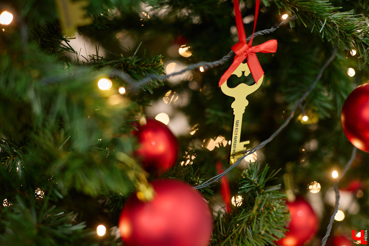 Все мы любим подарки! Особенно когда они радуют глаз и согревают холодными зимами. Такие презенты принято дарить на Новый год, о чем позаботились в строительной компании «Континент». В преддверии праздников они объявили акцию «Новогоднее приКЛЮЧение».