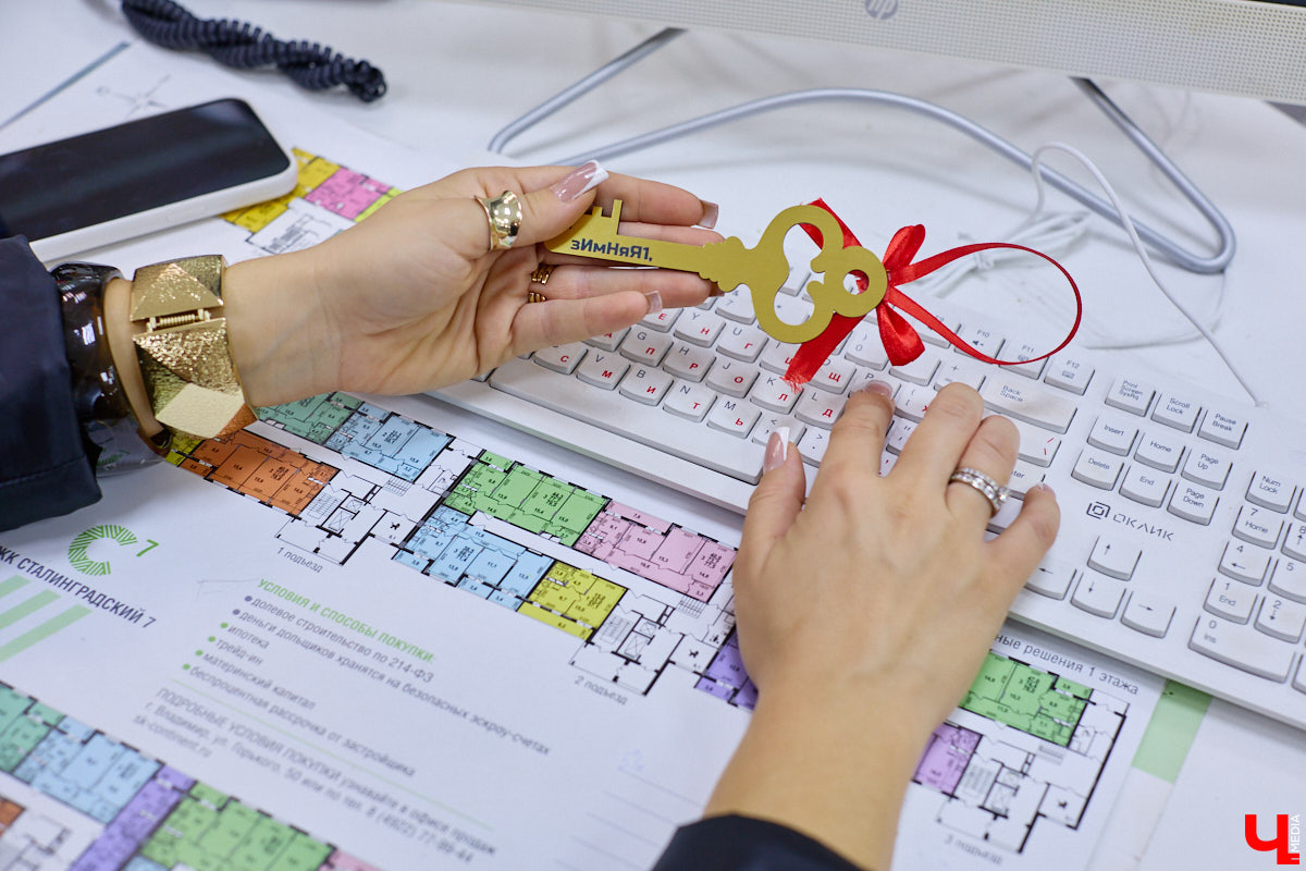 Все мы любим подарки! Особенно когда они радуют глаз и согревают холодными зимами. Такие презенты принято дарить на Новый год, о чем позаботились в строительной компании «Континент». В преддверии праздников они объявили акцию «Новогоднее приКЛЮЧение».