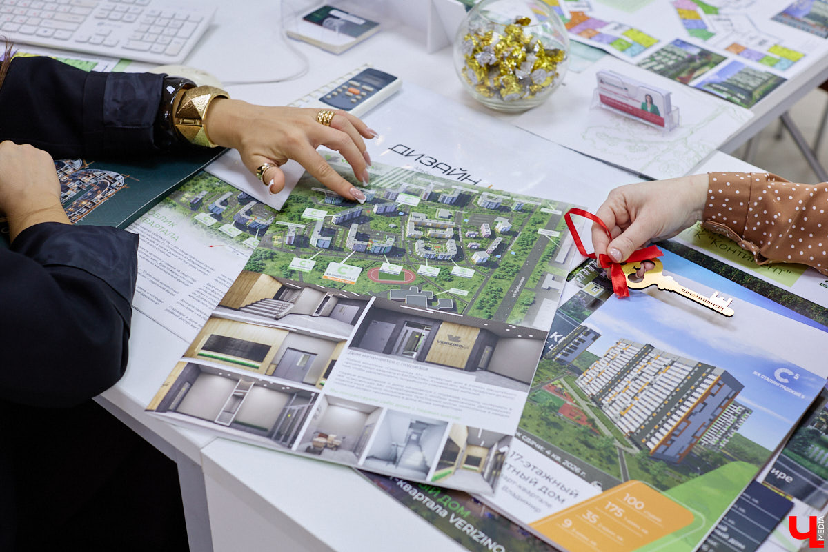 Все мы любим подарки! Особенно когда они радуют глаз и согревают холодными зимами. Такие презенты принято дарить на Новый год, о чем позаботились в строительной компании «Континент». В преддверии праздников они объявили акцию «Новогоднее приКЛЮЧение».