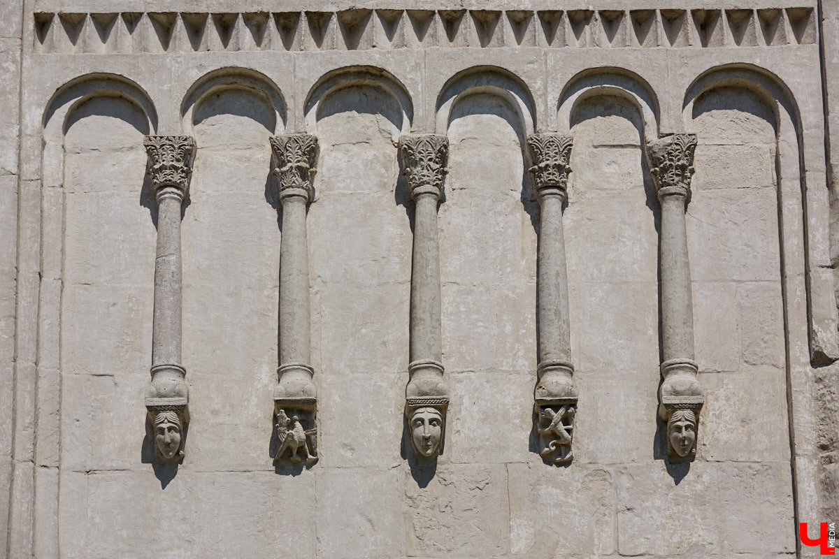 Пешком бродить по зимнему Владимиру погода пока не позволяет: слишком сыро и промозгло. Но не сидеть же в четырех стенах! Тем более передвигаться по городу сейчас можно не только с комфортом, но и с выгодой для кошелька. Рассказываем, куда отправиться на прогулку в столице областного центра и как сэкономить на проезде в общественном транспорте.