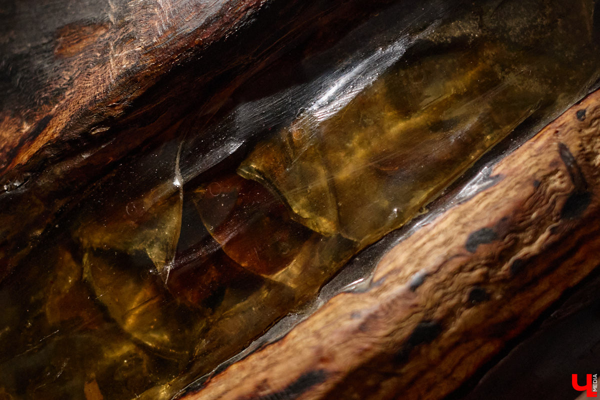 Мастер по дереву Николай Лавданский переехал в Киржачский район более 10 лет назад. Там он построил дом, завел хозяйство и продолжил заниматься творчеством, вдохновляясь единением с природой. По его 16 гектарам, населенным зверюшками, постоянно гуляют туристы. «Ключ-Медиа» удалось осмотреть не только угодья, но и жилище скульптора.