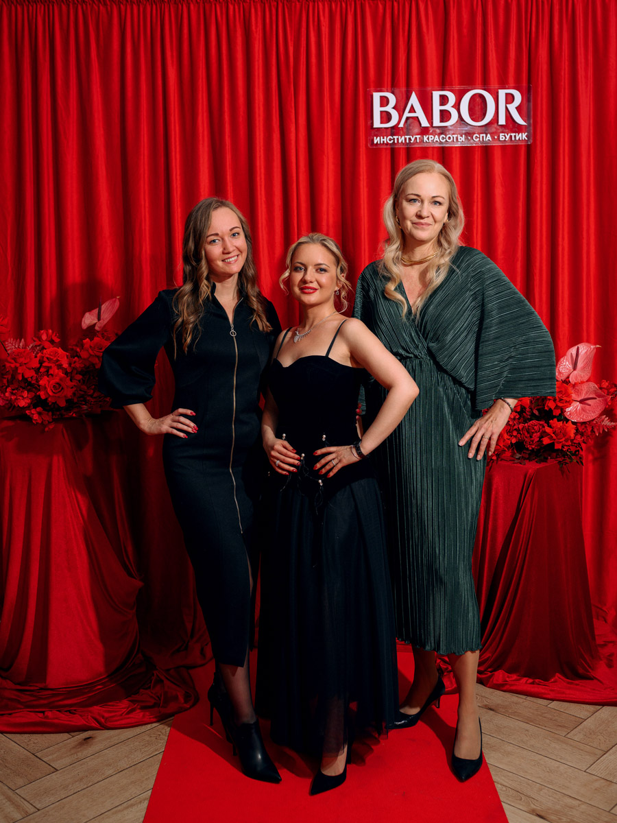 Сиять на красной ковровой дорожке — мечту своих постоянных клиентов исполнил в канун Нового года Институт красоты BABOR. Невероятно красивый гала-ужин для самых дорогих друзей прошел во Владимире. Цветом вечера был выбран красный — знак искренней и глубокой любви. Темой беседы стала подготовка к новогодним праздникам. Ну а главным героем признали корейскую бьюти-звезду, аппарат радиочастотного лифтинга нового поколения OLIGIO.