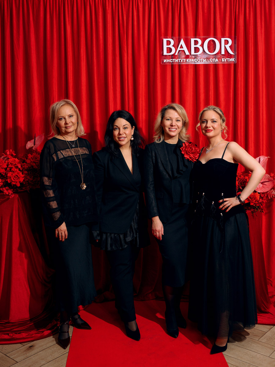 Сиять на красной ковровой дорожке — мечту своих постоянных клиентов исполнил в канун Нового года Институт красоты BABOR. Невероятно красивый гала-ужин для самых дорогих друзей прошел во Владимире. Цветом вечера был выбран красный — знак искренней и глубокой любви. Темой беседы стала подготовка к новогодним праздникам. Ну а главным героем признали корейскую бьюти-звезду, аппарат радиочастотного лифтинга нового поколения OLIGIO.