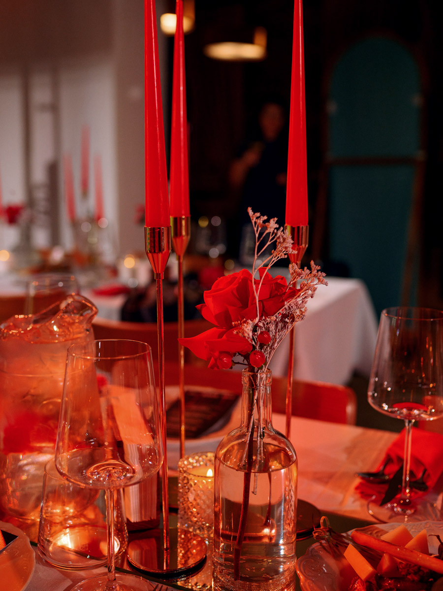 Сиять на красной ковровой дорожке — мечту своих постоянных клиентов исполнил в канун Нового года Институт красоты BABOR. Невероятно красивый гала-ужин для самых дорогих друзей прошел во Владимире. Цветом вечера был выбран красный — знак искренней и глубокой любви. Темой беседы стала подготовка к новогодним праздникам. Ну а главным героем признали корейскую бьюти-звезду, аппарат радиочастотного лифтинга нового поколения OLIGIO.