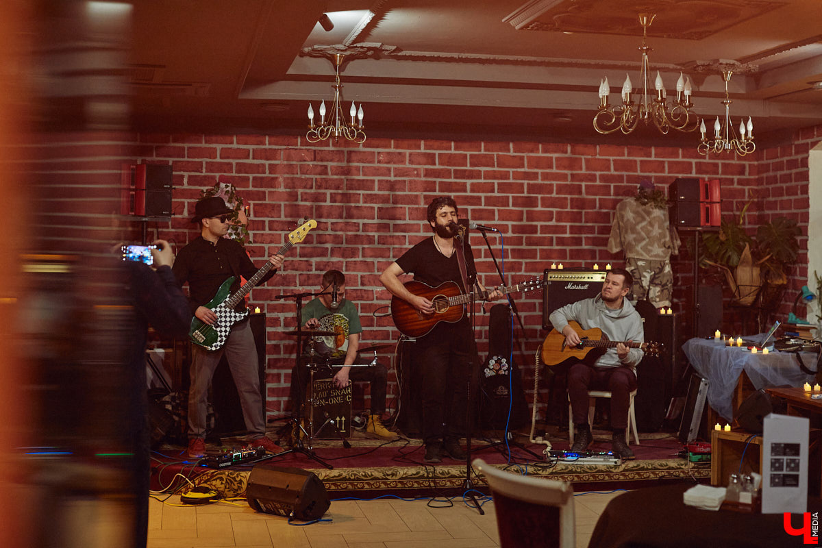 На фоне яркого фейерверка гастрооткрытий в областном центре закрытие некоторых проектов может остаться незамеченным. Но «Ключ-Медиа» зорко следит за изменениями на рынке. А они произошли, и довольно масштабные. Город лишился сразу трех разных по характеру вкусных точек, а также еще одной на популярной площадке со множеством корнеров. Итак, кого же мы не досчитались?