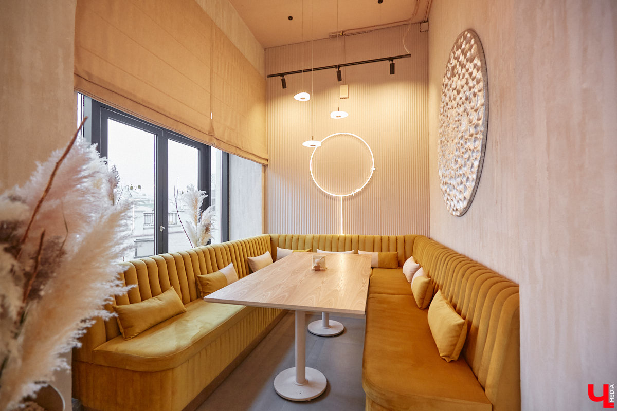 На фоне яркого фейерверка гастрооткрытий в областном центре закрытие некоторых проектов может остаться незамеченным. Но «Ключ-Медиа» зорко следит за изменениями на рынке. А они произошли, и довольно масштабные. Город лишился сразу трех разных по характеру вкусных точек, а также еще одной на популярной площадке со множеством корнеров. Итак, кого же мы не досчитались?