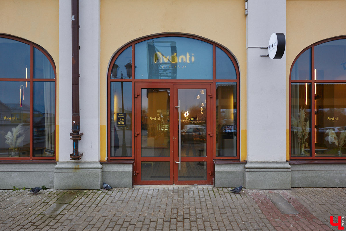 На фоне яркого фейерверка гастрооткрытий в областном центре закрытие некоторых проектов может остаться незамеченным. Но «Ключ-Медиа» зорко следит за изменениями на рынке. А они произошли, и довольно масштабные. Город лишился сразу трех разных по характеру вкусных точек, а также еще одной на популярной площадке со множеством корнеров. Итак, кого же мы не досчитались?