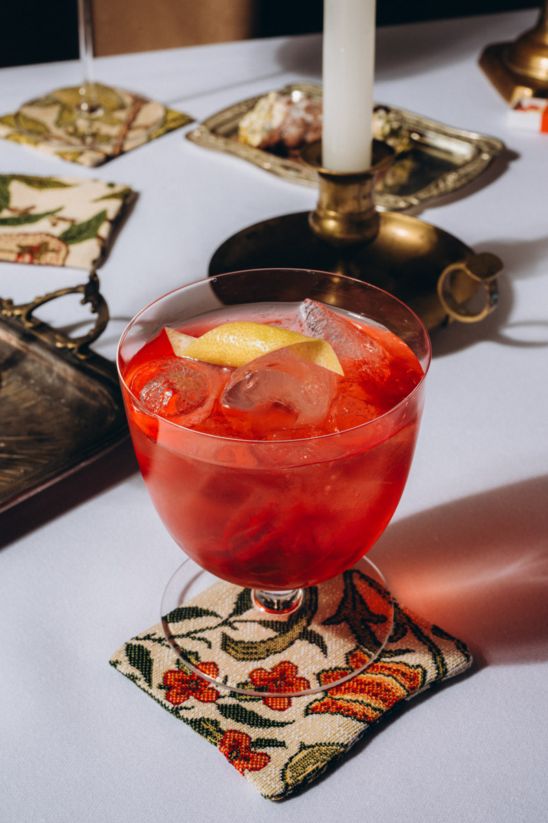 Во Владимире появился проект, который местные уже называют самой обсуждаемой новинкой сезона. На Спасской открылся трехэтажный итальянский ресторан и бар GIO — амбициозная работа команды Ирины Залевской и Zalevsky Group, известных по ярким городским проектам.