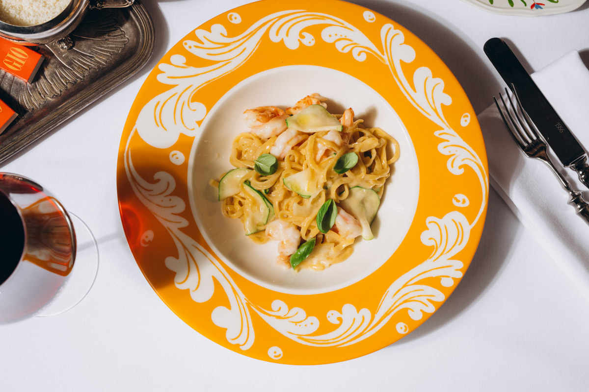 Во Владимире появился проект, который местные уже называют самой обсуждаемой новинкой сезона. На Спасской открылся трехэтажный итальянский ресторан и бар GIO — амбициозная работа команды Ирины Залевской и Zalevsky Group, известных по ярким городским проектам.