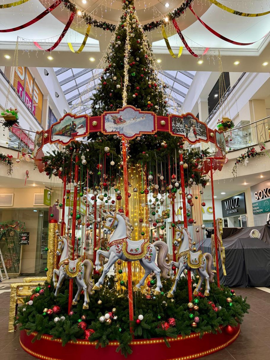 По восточному календарю 2026-й пройдет под покровительством Огненной Лошади: харизматичной, вдохновляющей и неудержимой. Не потому ли владимирцы, дабы задобрить символ года, вовсю украшают свои дома конями всех мастей? Есть варианты из керамики, гипса, стекла, воска или медового теста. А некоторые экземпляры созданы своими руками. О них и поговорим.