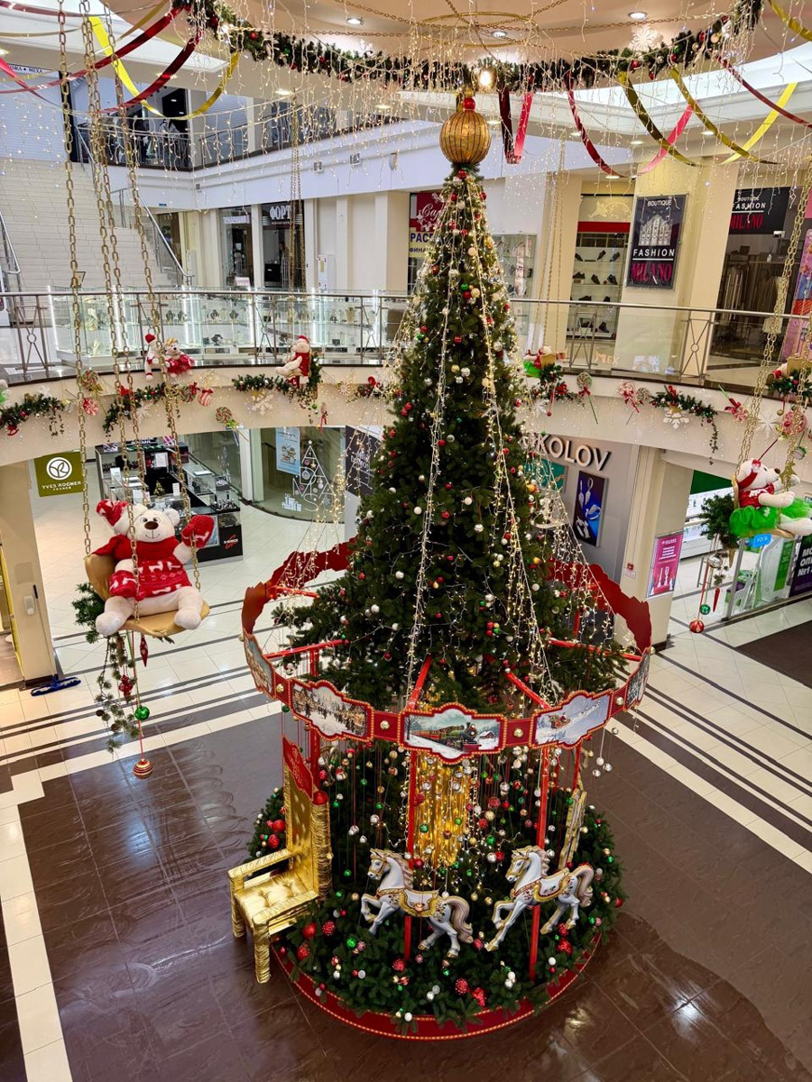 По восточному календарю 2026-й пройдет под покровительством Огненной Лошади: харизматичной, вдохновляющей и неудержимой. Не потому ли владимирцы, дабы задобрить символ года, вовсю украшают свои дома конями всех мастей? Есть варианты из керамики, гипса, стекла, воска или медового теста. А некоторые экземпляры созданы своими руками. О них и поговорим.