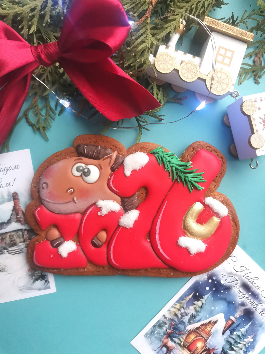 По восточному календарю 2026-й пройдет под покровительством Огненной Лошади: харизматичной, вдохновляющей и неудержимой. Не потому ли владимирцы, дабы задобрить символ года, вовсю украшают свои дома конями всех мастей? Есть варианты из керамики, гипса, стекла, воска или медового теста. А некоторые экземпляры созданы своими руками. О них и поговорим.