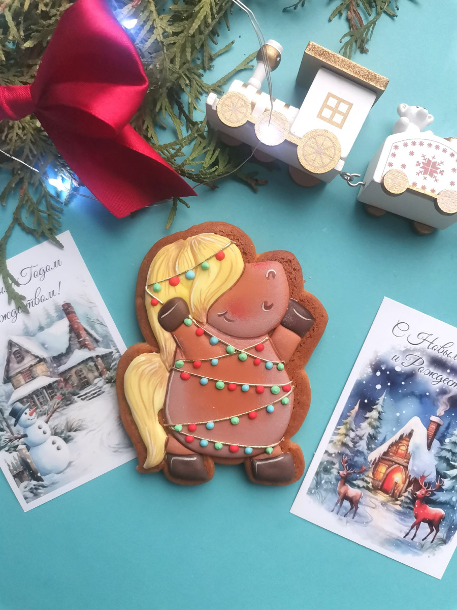 По восточному календарю 2026-й пройдет под покровительством Огненной Лошади: харизматичной, вдохновляющей и неудержимой. Не потому ли владимирцы, дабы задобрить символ года, вовсю украшают свои дома конями всех мастей? Есть варианты из керамики, гипса, стекла, воска или медового теста. А некоторые экземпляры созданы своими руками. О них и поговорим.