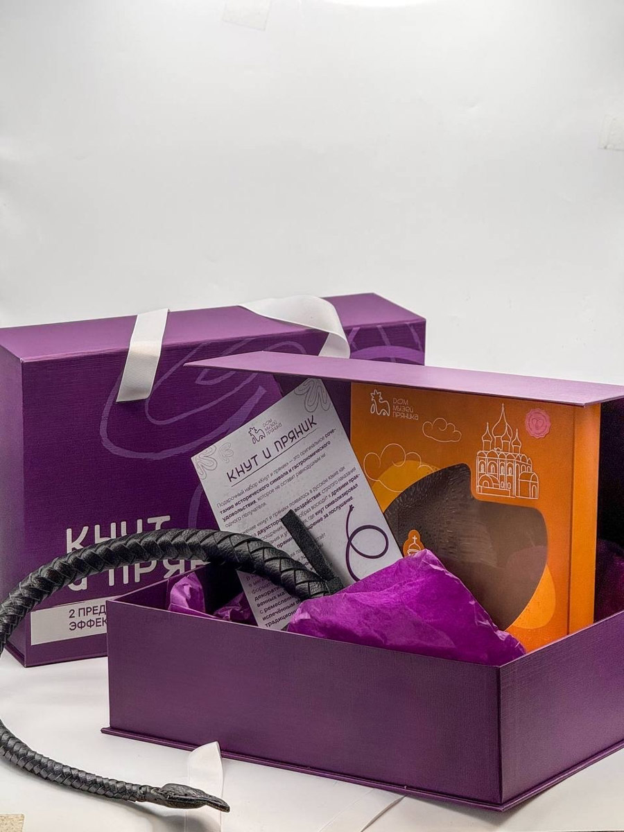 В Санкт-Петербурге завершился финал XI Всероссийского конкурса «Туристический сувенир». И среди лучших работ снова есть презенты из 33-го региона. На этот раз Гран-при получила ватная девочка с печатными пряниками от мастеров из города Вязники и шоколадные конфеты с белокаменным орнаментом из Владимира.