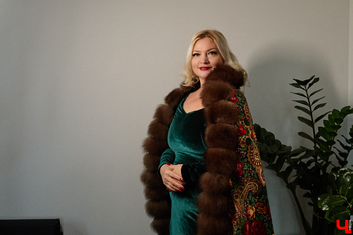 Из кино и сериалов мы знаем, что зачастую у оперных артистов на кону стоит буквально всё: выбирать приходится между сценой и обычной жизнью. Так ли это на самом деле? Всю правду о высоком мастерстве способен поведать лишь тот, кто испытал на себе те страсти, о которых, как правило, не говорят вслух. В нашем случае это преподаватель вокала Екатерина Глебова. Воспоминаниями из прошлого она поделилась с «Ключ-Медиа», честно ответив на неудобные вопросы.