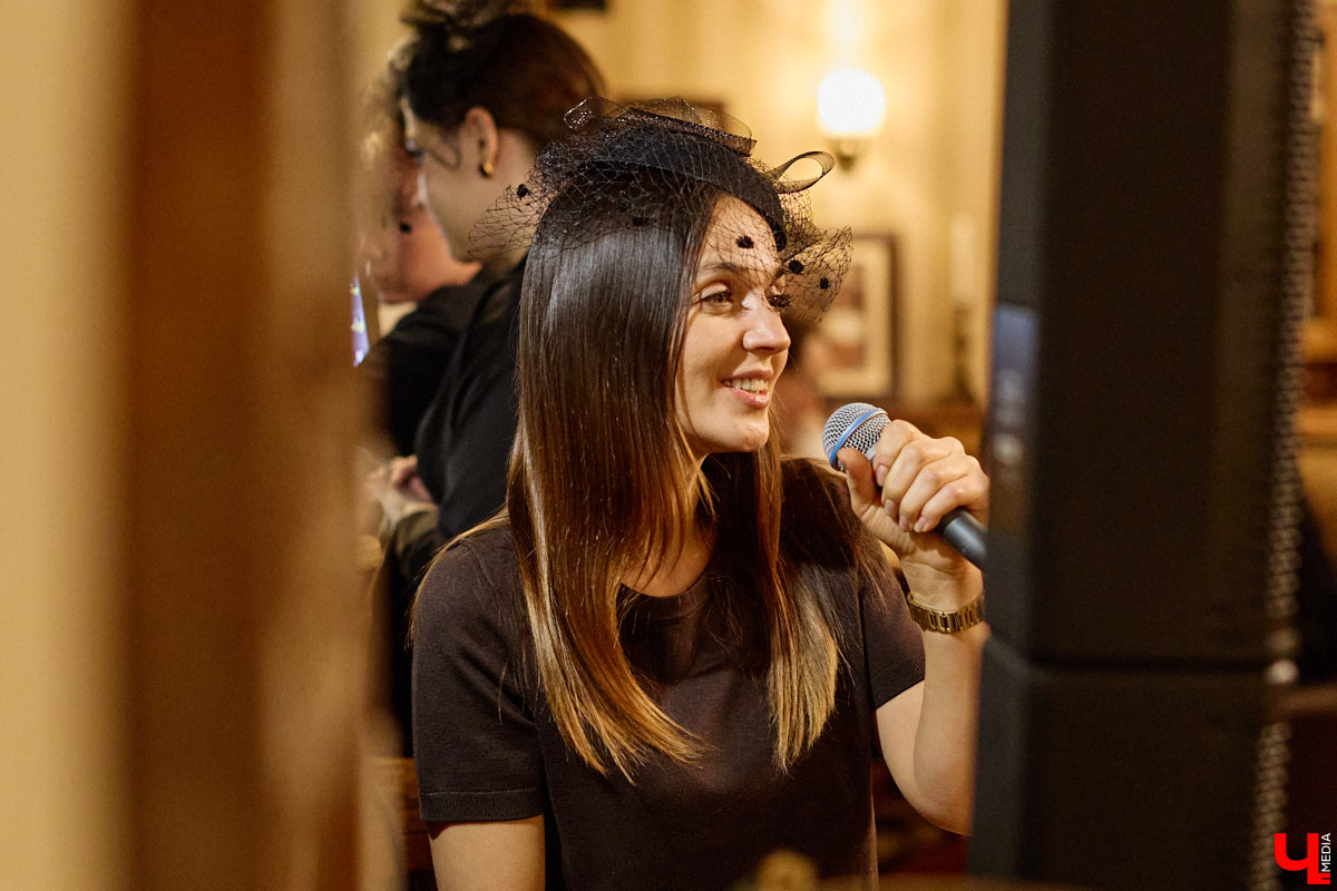 Известный в городе ресторан, расположенный в самом центре Владимира, отметил свой 12-й день рождения. В честь праздника «Питейный дом купца Андреева» представил специальный сет от шеф-повара с оливье а la russe с раками и перепелом по-купечески. А всех пришедших ждал приветственный welcome от заведения.