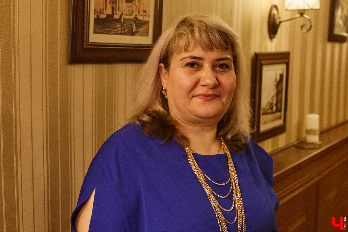 Известный в городе ресторан, расположенный в самом центре Владимира, отметил свой 12-й день рождения. В честь праздника «Питейный дом купца Андреева» представил специальный сет от шеф-повара с оливье а la russe с раками и перепелом по-купечески. А всех пришедших ждал приветственный welcome от заведения.