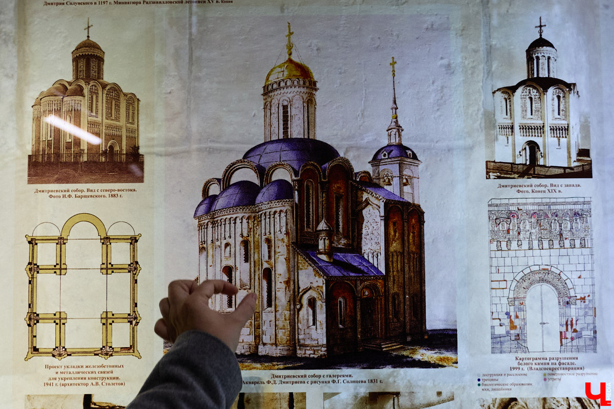 Дмитриевский собор можно разглядывать часами, размышляя над теориями происхождения символов. Но нельзя оставлять без внимания и его интерьер! Каким был собор при Всеволоде Большое Гнездо, точно неизвестно, поэтому «Ключ-Медиа» предложил историку и блогеру Ольге Журавлевой немного порассуждать на эту тему в стенах белокаменной постройки.