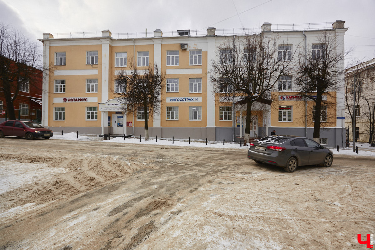 На продажу выставлено несколько важных архитектурных объектов города. Мимо большинства из них владимирцы проходят чуть ли не ежедневно. Так как смена владельца способна навсегда изменить судьбу и предназначение зданий, «Ключ-Медиа» решил привлечь к ним внимание.