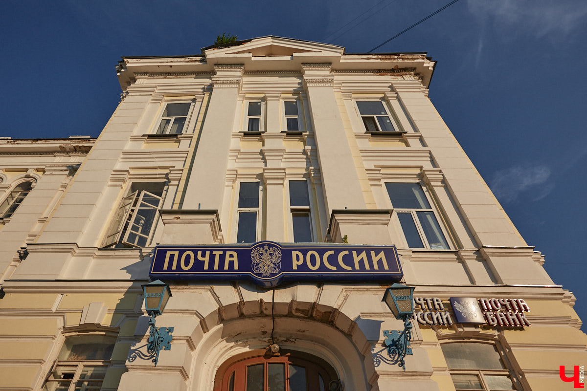 На продажу выставлено несколько важных архитектурных объектов города. Мимо большинства из них владимирцы проходят чуть ли не ежедневно. Так как смена владельца способна навсегда изменить судьбу и предназначение зданий, «Ключ-Медиа» решил привлечь к ним внимание.