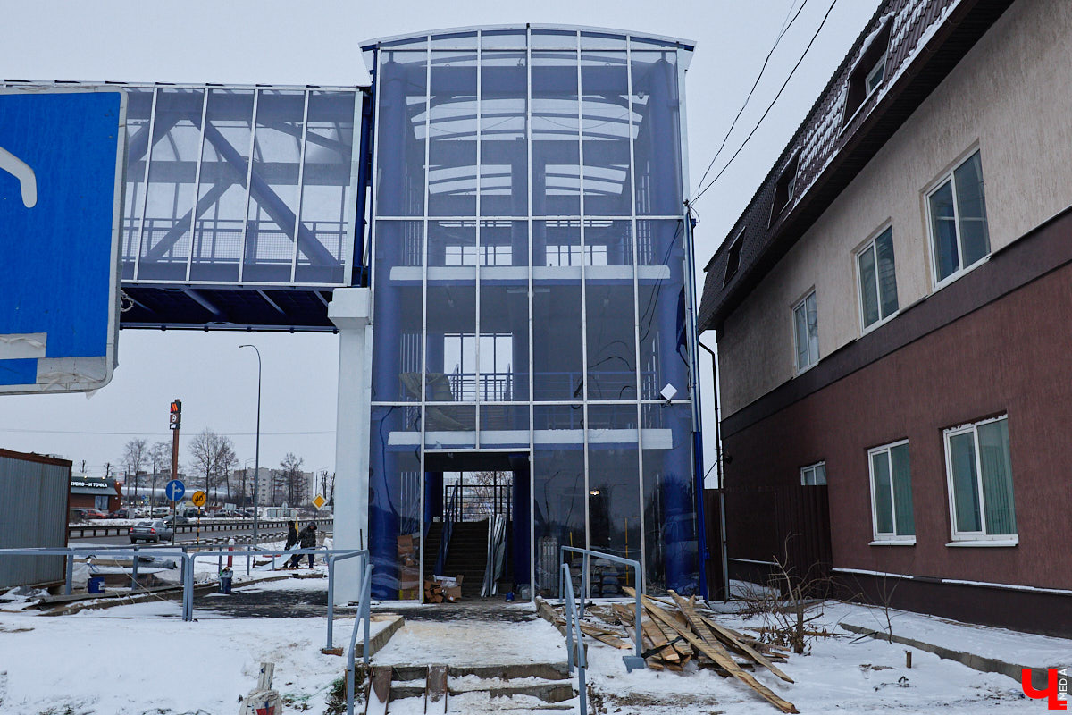 Несмотря на зиму, в регионе продолжают строить дороги. На этот раз работы стартовали на 4-километровом отрезке между деревней Загорье и селом Мосино. Уже в следующем году трасса соединит микрорайон Юрьевец с Юрьев-Польским шоссе. Как проходит возведение новой перемычки — узнали из первых уст. А заодно поинтересовались и другими новостями транспортной сферы. Любопытно? Тогда поехали!