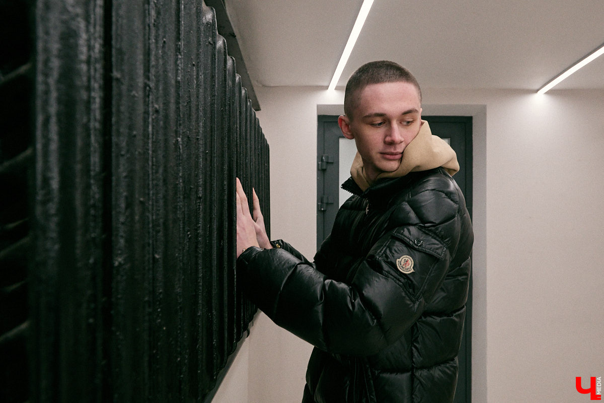 Писать музыку — дело непростое. Об этом не понаслышке знает 17-летний Илья Иванов под никнеймом ISCAM. Парень увлекается рэпом, но читает не на привычные всем темы, а говорит про здоровый образ жизни и немного про любовь. Ну куда же в хип-хопе без этого?