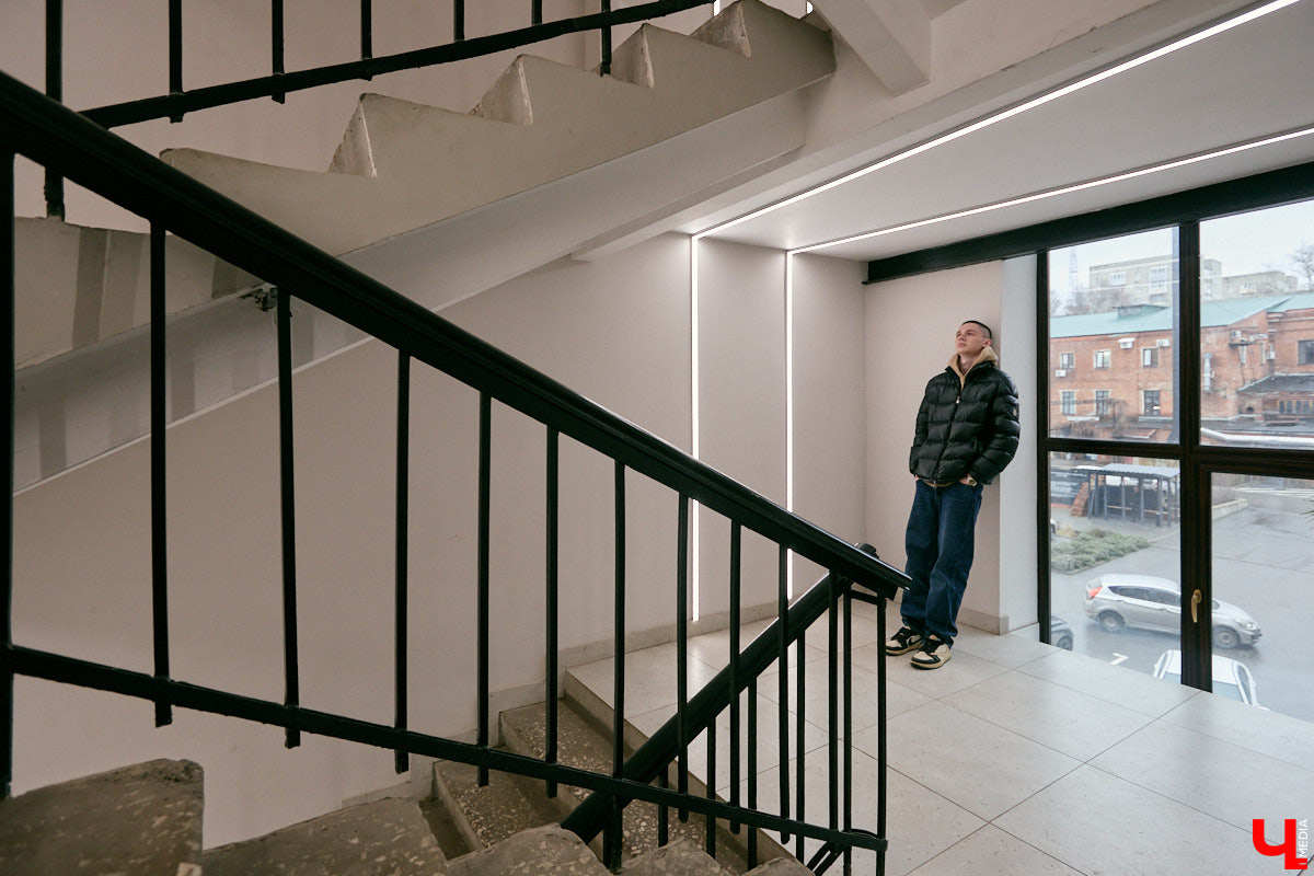 Писать музыку — дело непростое. Об этом не понаслышке знает 17-летний Илья Иванов под никнеймом ISCAM. Парень увлекается рэпом, но читает не на привычные всем темы, а говорит про здоровый образ жизни и немного про любовь. Ну куда же в хип-хопе без этого?