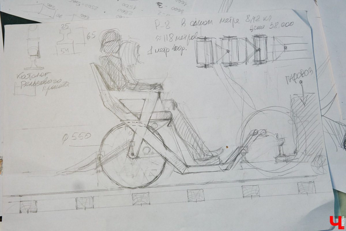 На реке Каменке в городе-музее может появиться разводной мост из экологичного материала. Неделю назад местные мастера продемонстрировали модель потенциального перехода в масштабе 1:2. «Ключ-Медиа» побывал в гостях у деревообработчиков из Суздальского района и оценил уникальную конструкцию.