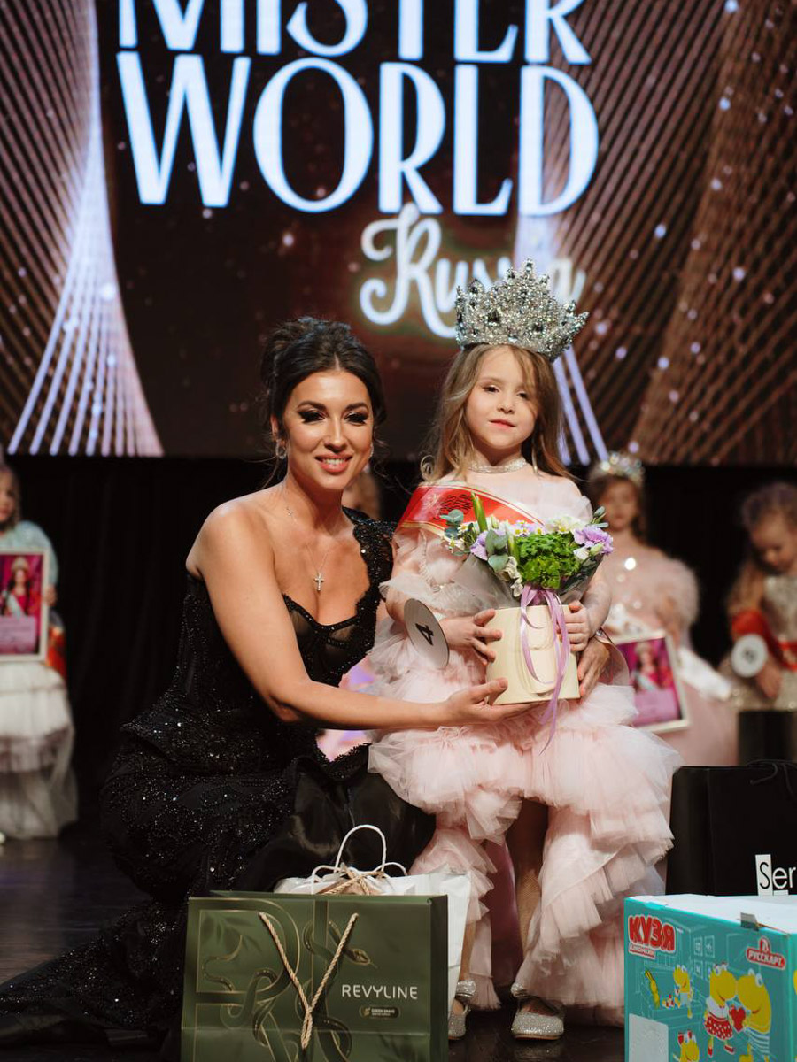 На всероссийской арене красоты сияют не только взрослые красавицы из Владимира, но и совсем еще юные звезды. Делегация от 33-го региона и модельного агентства Victory посетила Москву для участия, пожалуй, в самом масштабном конкурсе страны для детей Little Miss and Mister World Russia. «Ключ-Медиа» узнал, как выступили дети и какие титулы они привезли домой.