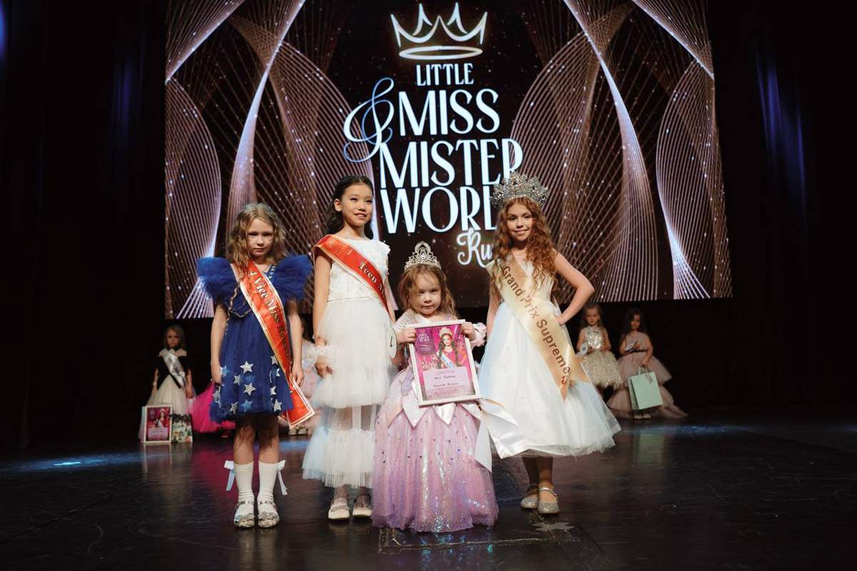 На всероссийской арене красоты сияют не только взрослые красавицы из Владимира, но и совсем еще юные звезды. Делегация от 33-го региона и модельного агентства Victory посетила Москву для участия, пожалуй, в самом масштабном конкурсе страны для детей Little Miss and Mister World Russia. «Ключ-Медиа» узнал, как выступили дети и какие титулы они привезли домой.