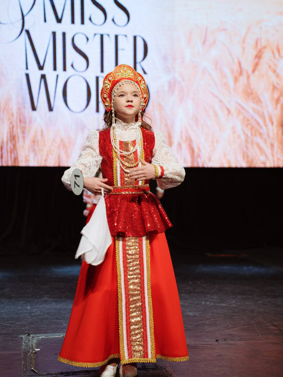 На всероссийской арене красоты сияют не только взрослые красавицы из Владимира, но и совсем еще юные звезды. Делегация от 33-го региона и модельного агентства Victory посетила Москву для участия, пожалуй, в самом масштабном конкурсе страны для детей Little Miss and Mister World Russia. «Ключ-Медиа» узнал, как выступили дети и какие титулы они привезли домой.