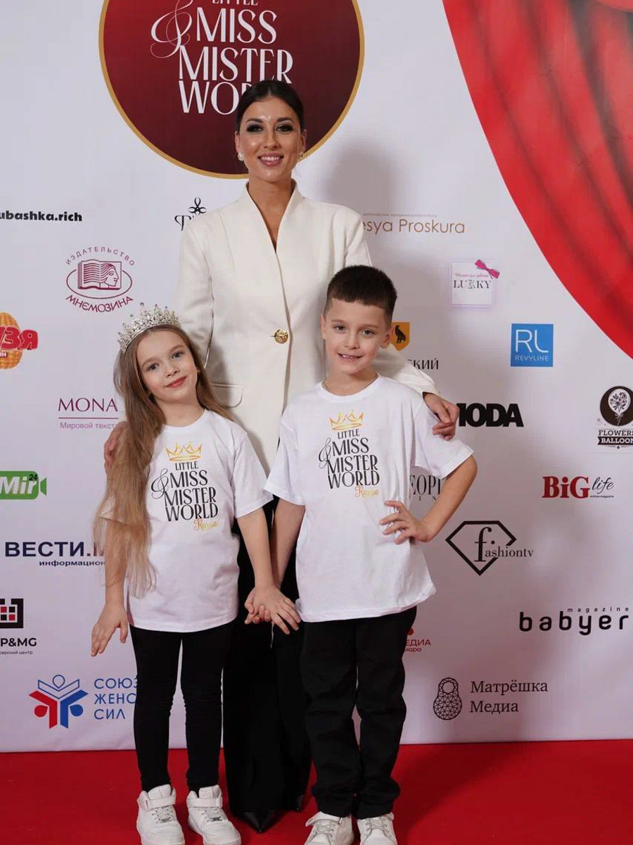 На всероссийской арене красоты сияют не только взрослые красавицы из Владимира, но и совсем еще юные звезды. Делегация от 33-го региона и модельного агентства Victory посетила Москву для участия, пожалуй, в самом масштабном конкурсе страны для детей Little Miss and Mister World Russia. «Ключ-Медиа» узнал, как выступили дети и какие титулы они привезли домой.