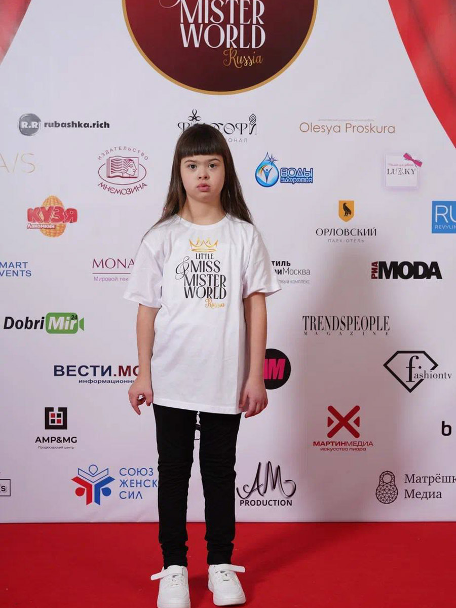 На всероссийской арене красоты сияют не только взрослые красавицы из Владимира, но и совсем еще юные звезды. Делегация от 33-го региона и модельного агентства Victory посетила Москву для участия, пожалуй, в самом масштабном конкурсе страны для детей Little Miss and Mister World Russia. «Ключ-Медиа» узнал, как выступили дети и какие титулы они привезли домой.