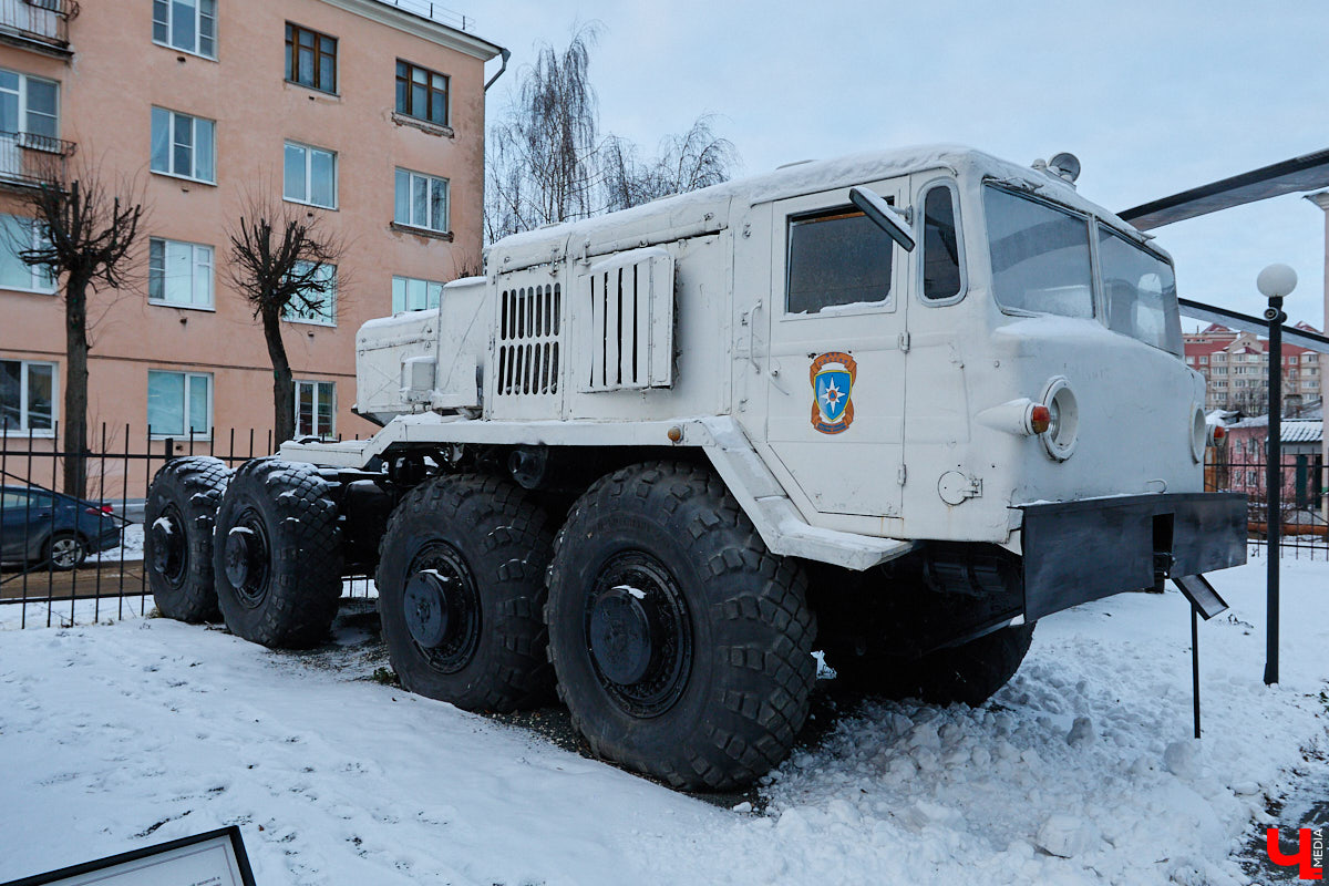 Во Владимире нет музея, объединяющего различные образцы техники. Зато такая коллекция есть под открытым небом прямо в черте города. Единственное, находятся экземпляры в отдаленных друг от друга локациях, но «Ключ-Медиа» собрал их воедино. Здорово, что увидеть механизмы своими глазами может каждый, и притом совершенно бесплатно!