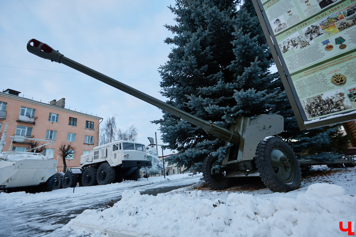Во Владимире нет музея, объединяющего различные образцы техники. Зато такая коллекция есть под открытым небом прямо в черте города. Единственное, находятся экземпляры в отдаленных друг от друга локациях, но «Ключ-Медиа» собрал их воедино. Здорово, что увидеть механизмы своими глазами может каждый, и притом совершенно бесплатно!