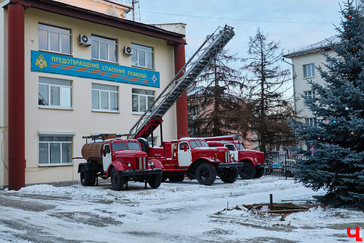 Во Владимире нет музея, объединяющего различные образцы техники. Зато такая коллекция есть под открытым небом прямо в черте города. Единственное, находятся экземпляры в отдаленных друг от друга локациях, но «Ключ-Медиа» собрал их воедино. Здорово, что увидеть механизмы своими глазами может каждый, и притом совершенно бесплатно!