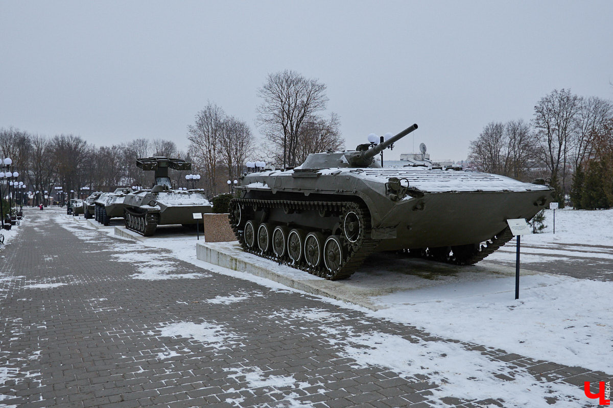 Во Владимире нет музея, объединяющего различные образцы техники. Зато такая коллекция есть под открытым небом прямо в черте города. Единственное, находятся экземпляры в отдаленных друг от друга локациях, но «Ключ-Медиа» собрал их воедино. Здорово, что увидеть механизмы своими глазами может каждый, и притом совершенно бесплатно!