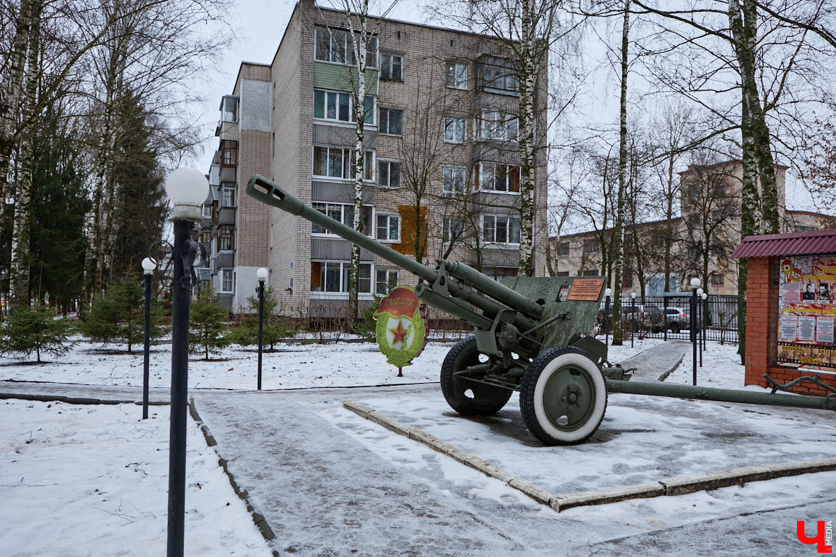 Во Владимире нет музея, объединяющего различные образцы техники. Зато такая коллекция есть под открытым небом прямо в черте города. Единственное, находятся экземпляры в отдаленных друг от друга локациях, но «Ключ-Медиа» собрал их воедино. Здорово, что увидеть механизмы своими глазами может каждый, и притом совершенно бесплатно!