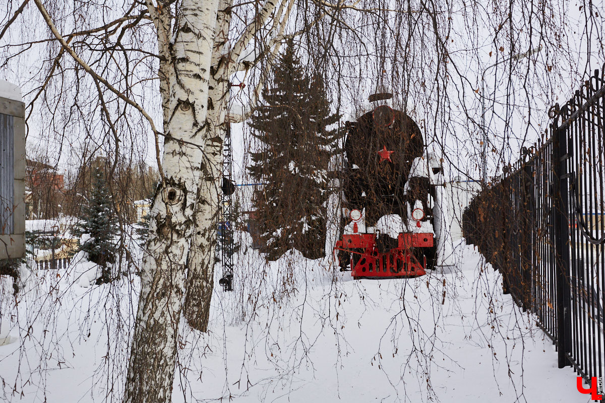 Во Владимире нет музея, объединяющего различные образцы техники. Зато такая коллекция есть под открытым небом прямо в черте города. Единственное, находятся экземпляры в отдаленных друг от друга локациях, но «Ключ-Медиа» собрал их воедино. Здорово, что увидеть механизмы своими глазами может каждый, и притом совершенно бесплатно!