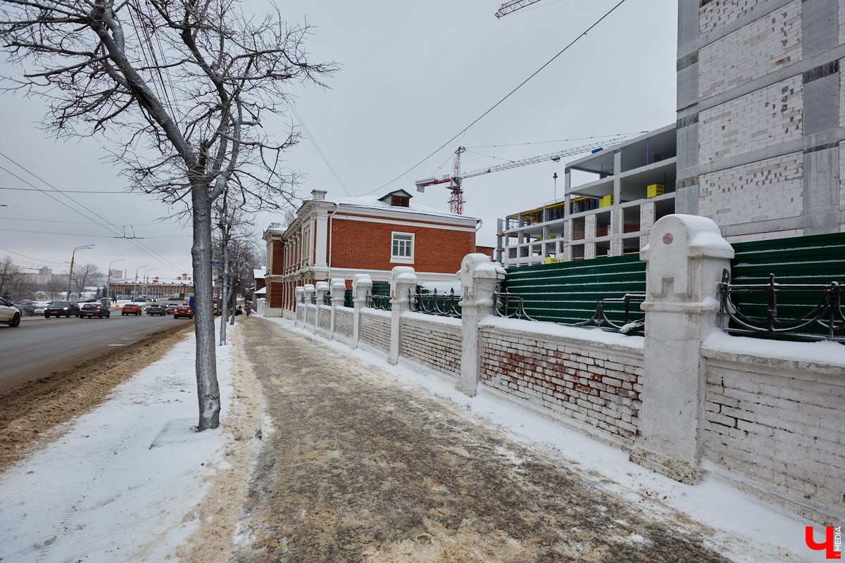 Регина Яфасова и Федор Карпов продолжают вносить разнообразие в городской пейзаж с помощью увлекательного квеста. Уличные художники спрятали в историческом центре Владимира еще две инсталляции за стеклом. Где, конечно, не скажем, а лишь приоткроем завесу тайны. Найдите новые миниатюры в кирпичах сами! Тем более на сей раз творения вещают о жизненном опыте самих мастеров.