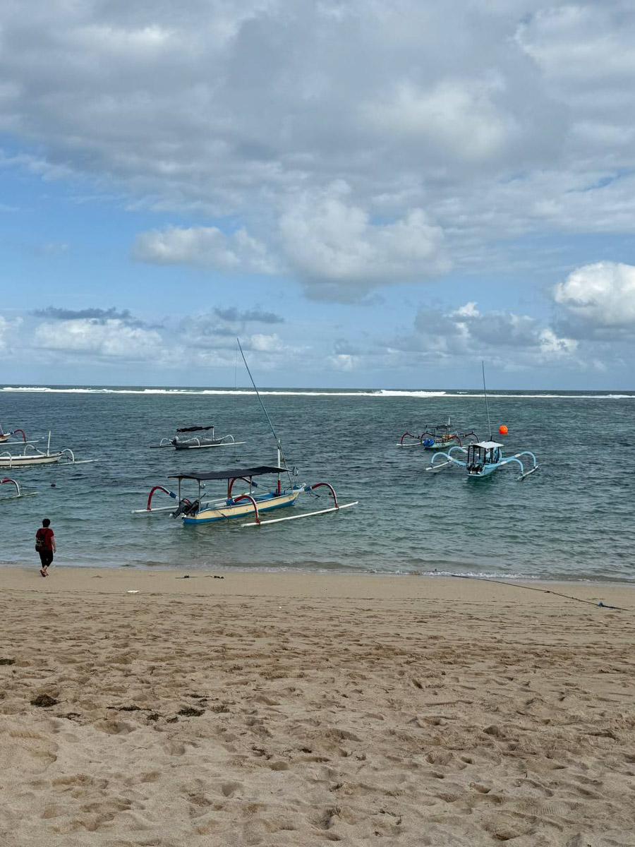 В последнее время организовывать путешествия за границу стало сложнее. Но и в этих условиях остаются возможности спланировать необычный тур за приемлемые деньги. Жительница Владимира Полина Чистова занимается этим уже 17 лет: с семьей она объездила более 30 стран. О своем любопытном опыте наша героиня рассказала «Ключ-Медиа».