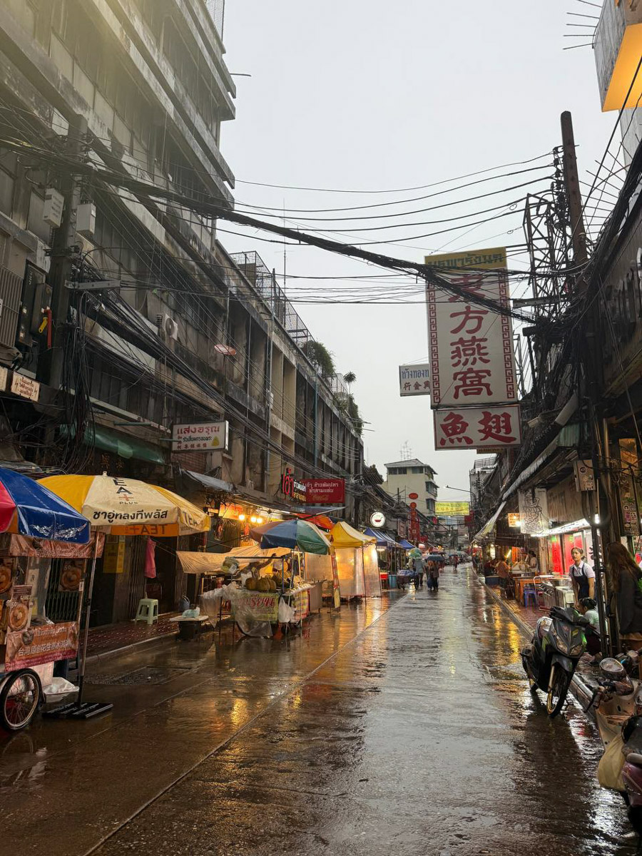 В последнее время организовывать путешествия за границу стало сложнее. Но и в этих условиях остаются возможности спланировать необычный тур за приемлемые деньги. Жительница Владимира Полина Чистова занимается этим уже 17 лет: с семьей она объездила более 30 стран. О своем любопытном опыте наша героиня рассказала «Ключ-Медиа».