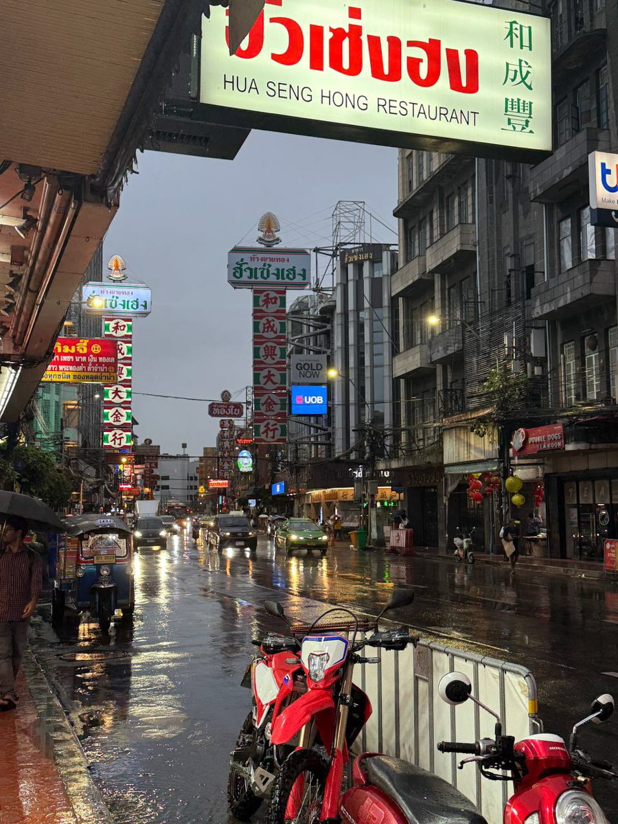 В последнее время организовывать путешествия за границу стало сложнее. Но и в этих условиях остаются возможности спланировать необычный тур за приемлемые деньги. Жительница Владимира Полина Чистова занимается этим уже 17 лет: с семьей она объездила более 30 стран. О своем любопытном опыте наша героиня рассказала «Ключ-Медиа».