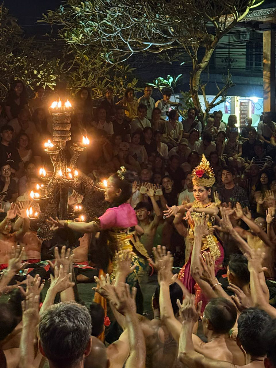 В последнее время организовывать путешествия за границу стало сложнее. Но и в этих условиях остаются возможности спланировать необычный тур за приемлемые деньги. Жительница Владимира Полина Чистова занимается этим уже 17 лет: с семьей она объездила более 30 стран. О своем любопытном опыте наша героиня рассказала «Ключ-Медиа».
