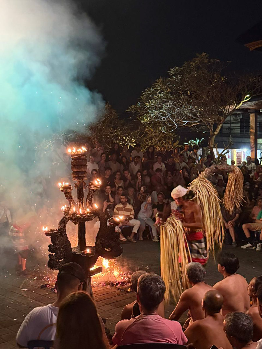 В последнее время организовывать путешествия за границу стало сложнее. Но и в этих условиях остаются возможности спланировать необычный тур за приемлемые деньги. Жительница Владимира Полина Чистова занимается этим уже 17 лет: с семьей она объездила более 30 стран. О своем любопытном опыте наша героиня рассказала «Ключ-Медиа».