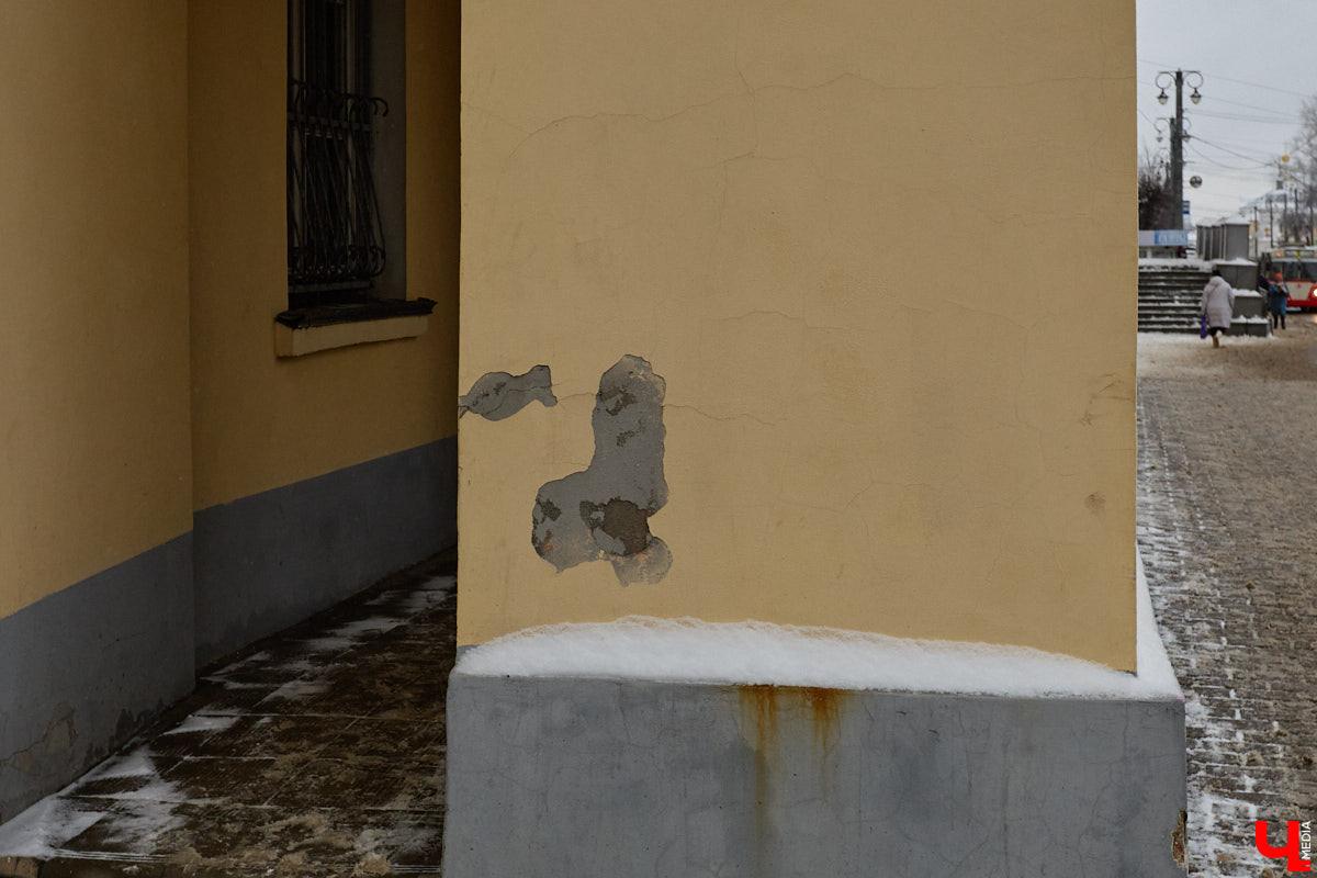 Не всем домам, помнящим былое, выпадает шанс на вторую жизнь. Но как минимум шесть городских старожилов его получили. Одни уже готовы освободиться от лесов, другие только в ожидании зеленой сетки на фасаде. Держим кулачки, чтобы эти истории обновлений не переросли в эпопеи.