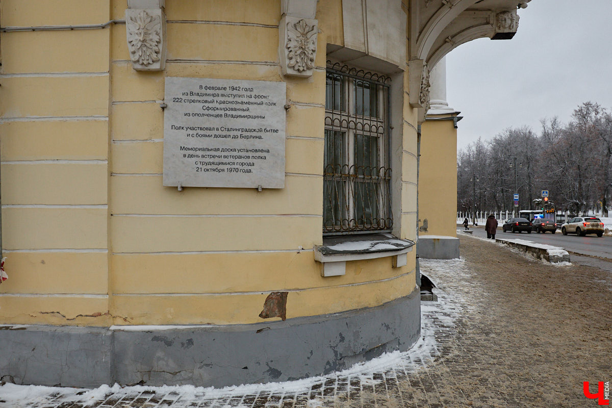 Не всем домам, помнящим былое, выпадает шанс на вторую жизнь. Но как минимум шесть городских старожилов его получили. Одни уже готовы освободиться от лесов, другие только в ожидании зеленой сетки на фасаде. Держим кулачки, чтобы эти истории обновлений не переросли в эпопеи.